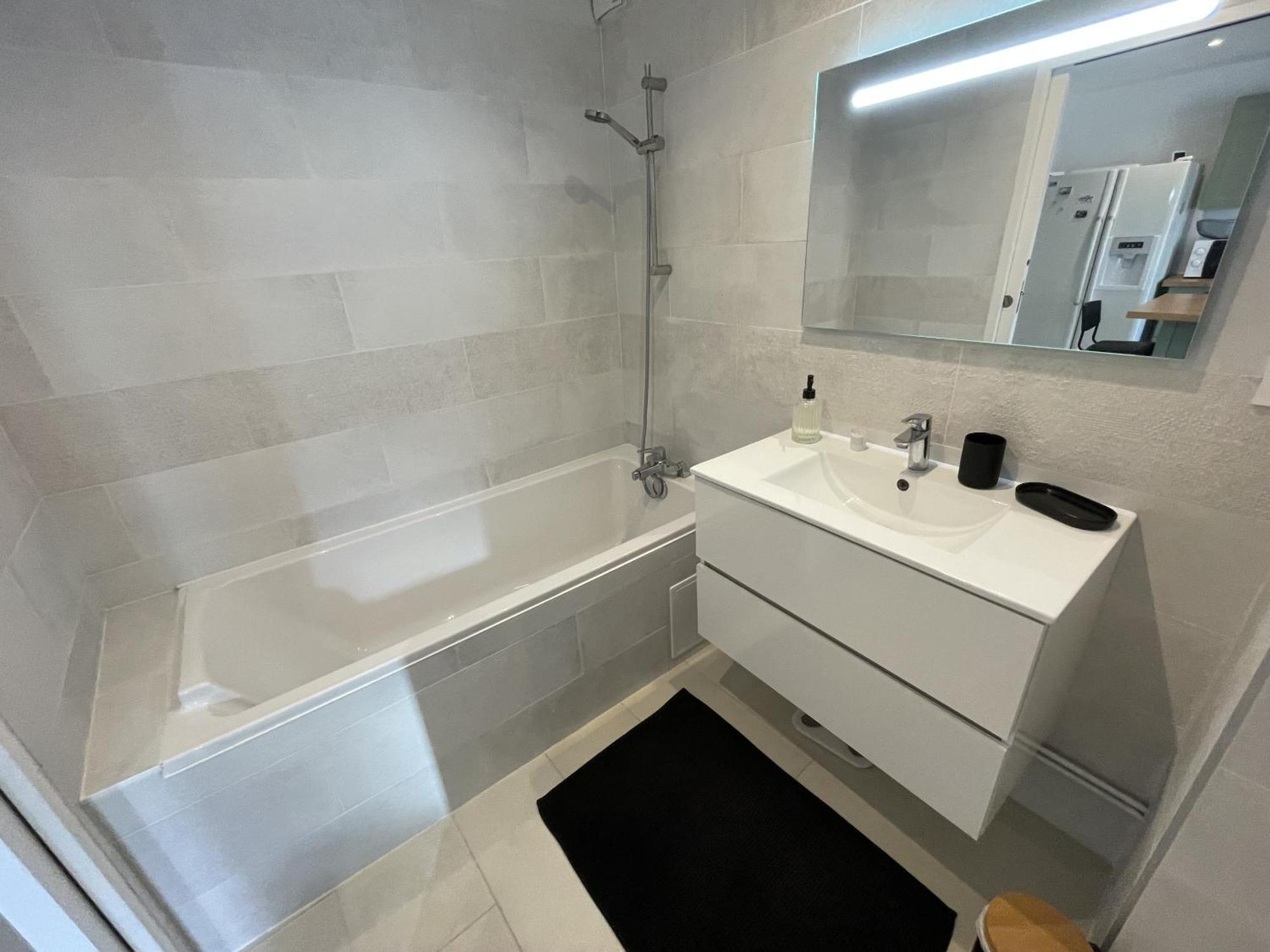 L'Authentique Apartment ชาบลี ภายนอก รูปภาพ